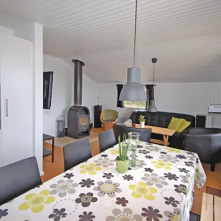 Holiday 12 Semesterbostad